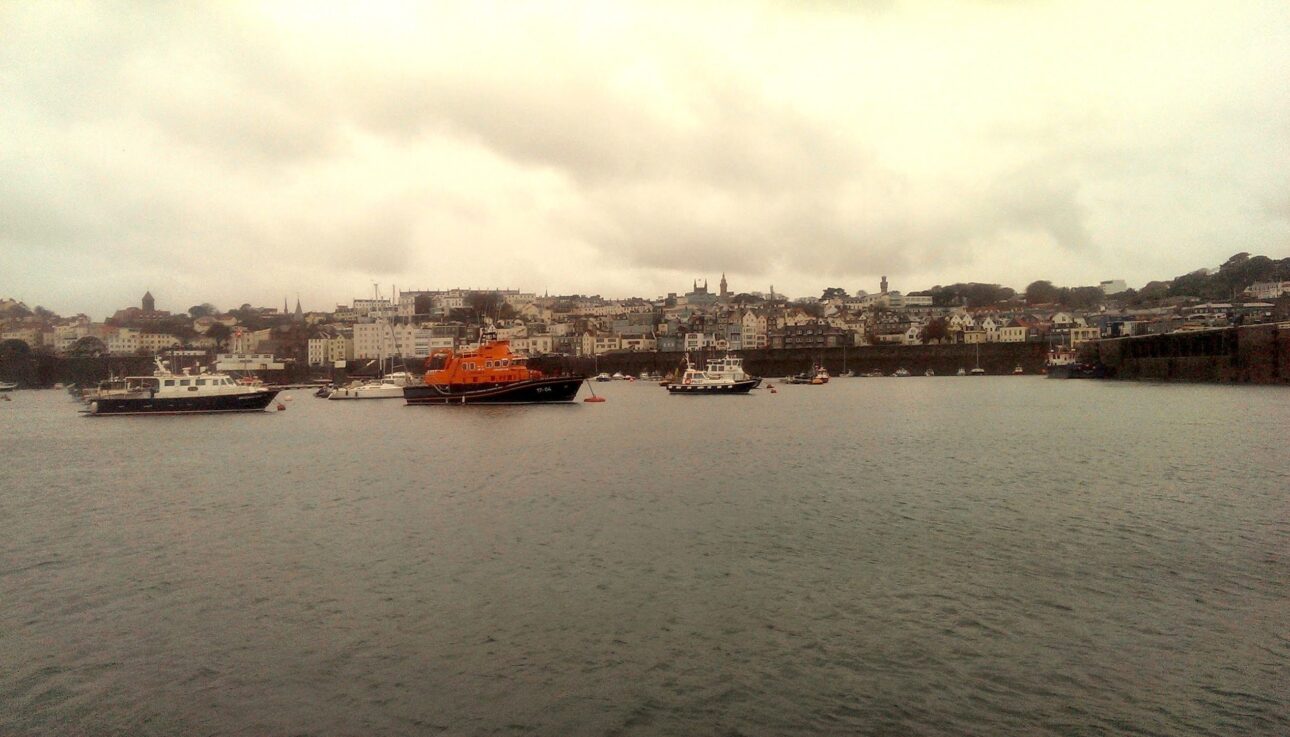 Guernsey Kanaaleilanden Loodsboot zeezeilen zeilen