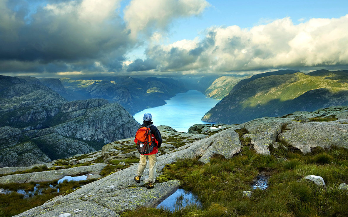 fjord hiking bergwandelen sail hike Lofoten Noorwegen