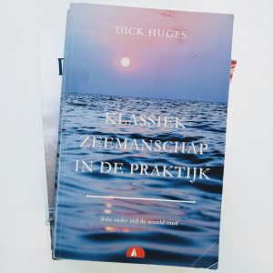 Dick Huges Klassiek zeemanschap in de praktijk zeilen wereldreis SeaWind Adventures boordbibliotheek