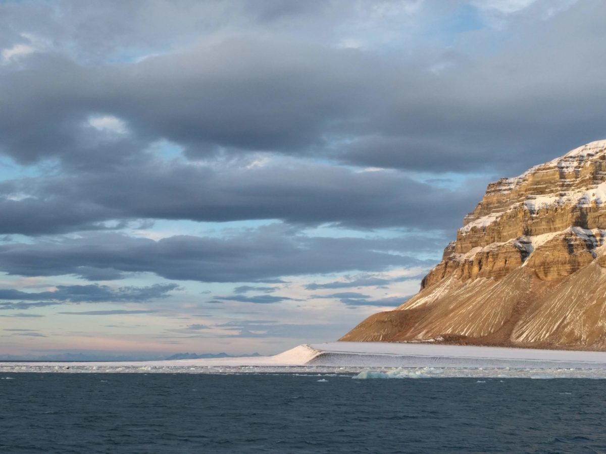 Spitsbergen Svalbard bergen sneeuw ijs zeilen zeilexpeditie sailing SeaWind Adventures Isfjord