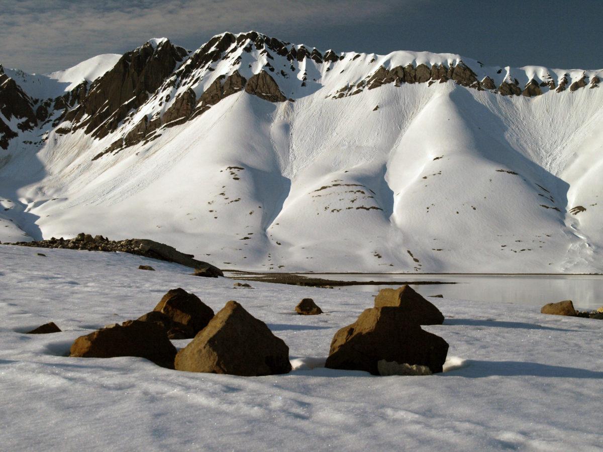 Spitsbergen Svalbard rotsen bergen onderzoek expeditie SeaWind Adventures